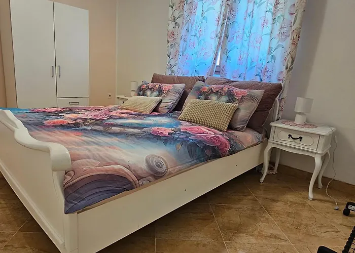Διαμέρισμα Apartments Miska & Roki *